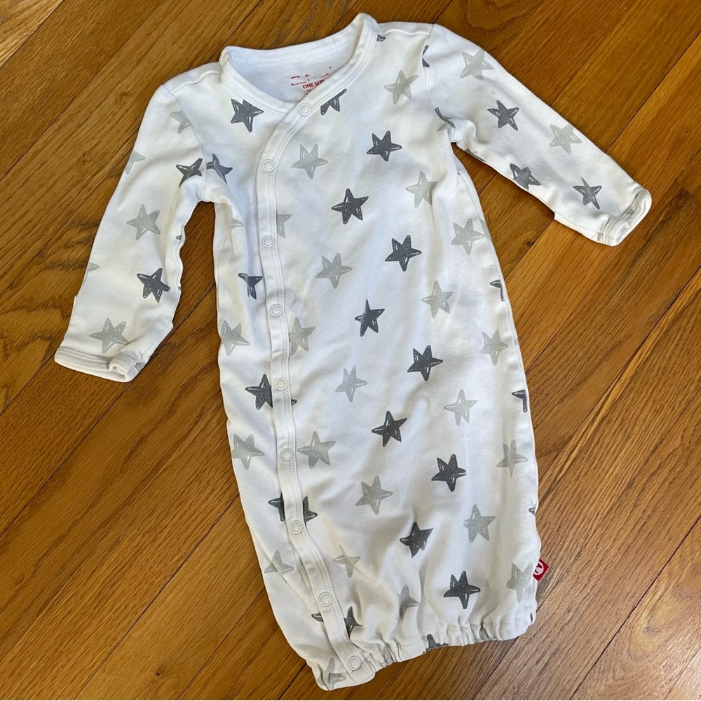 Zutano sleep gown one size 0-6 months stars